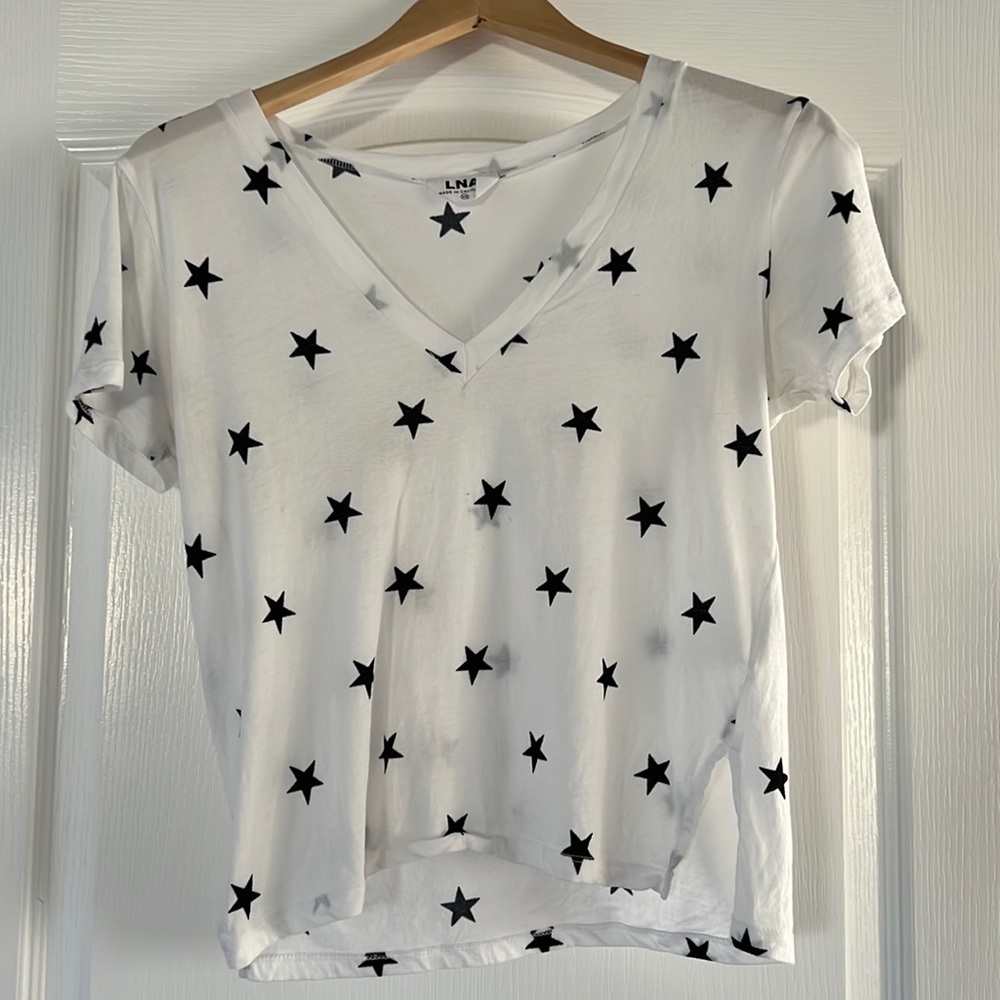 Like new LnA v neck tee. Size XS